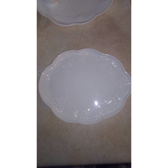 Colony Milk glass teacups and plates (set of 4) - Picture 4 of 8